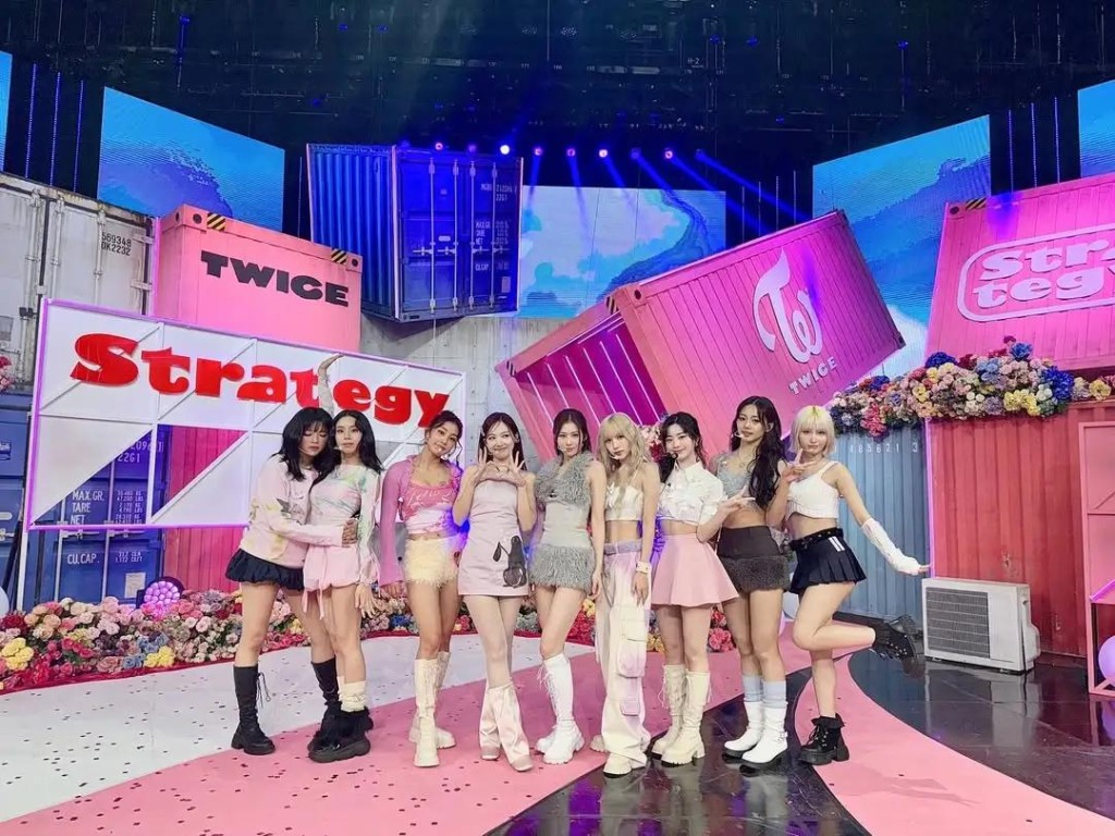 韓國人氣女團TWICE出道10年。 韓國人氣女團TWICE出道10年。