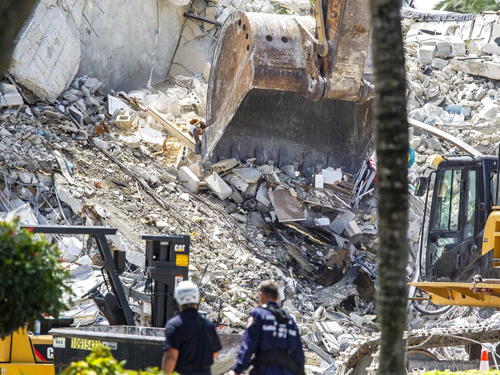 塌樓事故死亡人數增至79人,61人仍失蹤。AP資料圖片