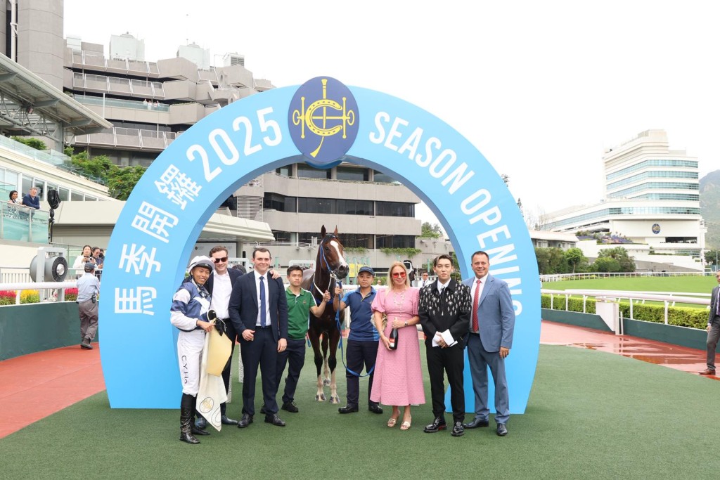MC第二次到馬場擔任嘉賓。 MC第二次到馬場擔任嘉賓。