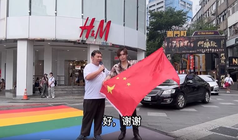 2名日籍男子在台北西門町揚起五星旗，高喊「台灣是中國的」被驅逐出境。Threads
