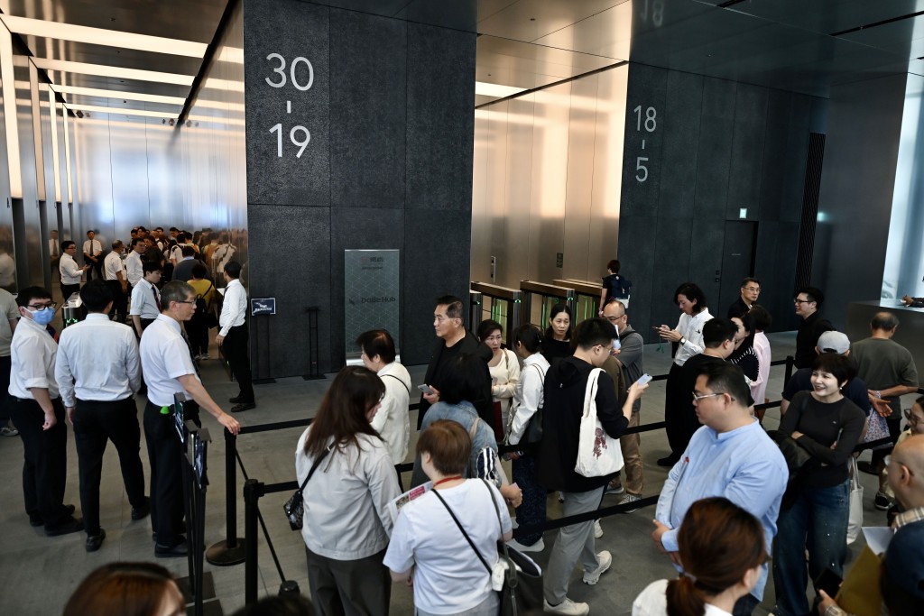 柏傲莊III次輪銷售合共套現逾7.9億，成交價789.3萬至1,440.2萬。