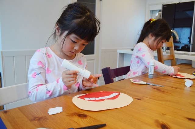 與孩子一起製作健康版食物。(資料圖片/圖片來源:PhotoAC) 與孩子一起製作健康版食物。(資料圖片/圖片來源:PhotoAC)