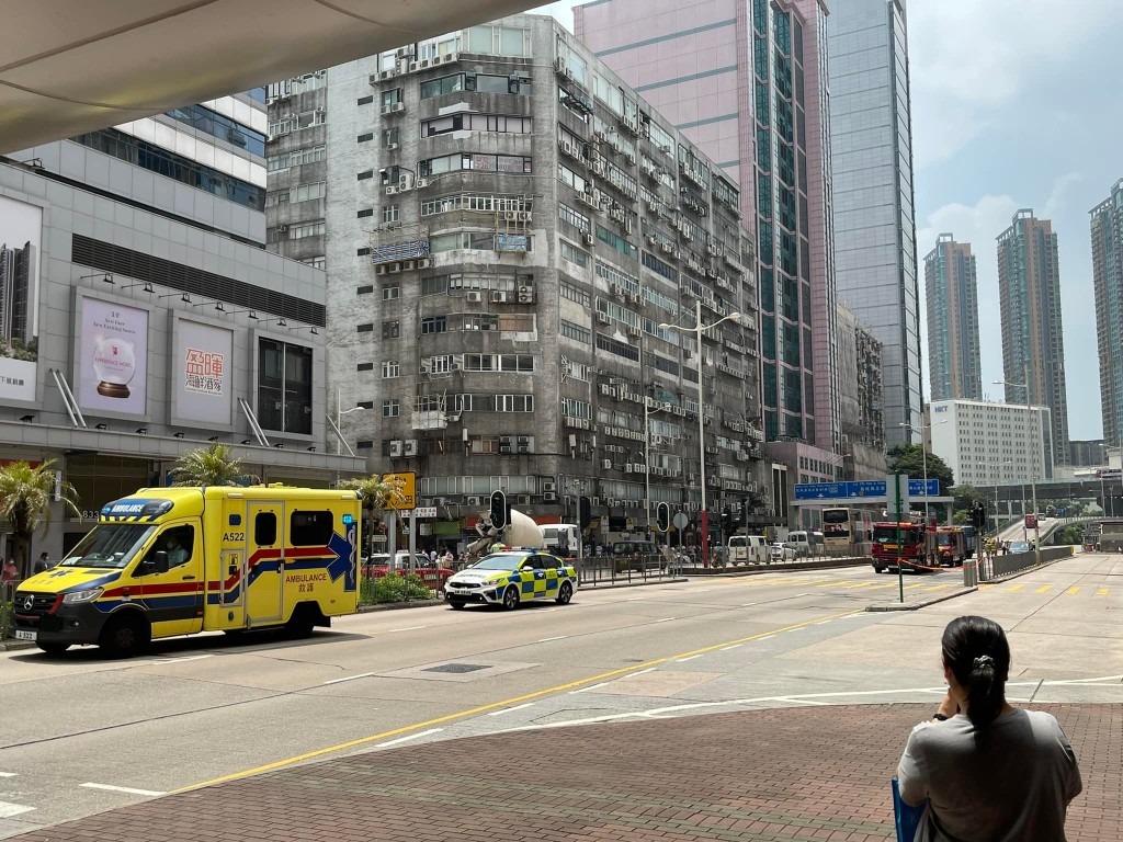 警方於現場調查。香港突發事故報料區FB圖片