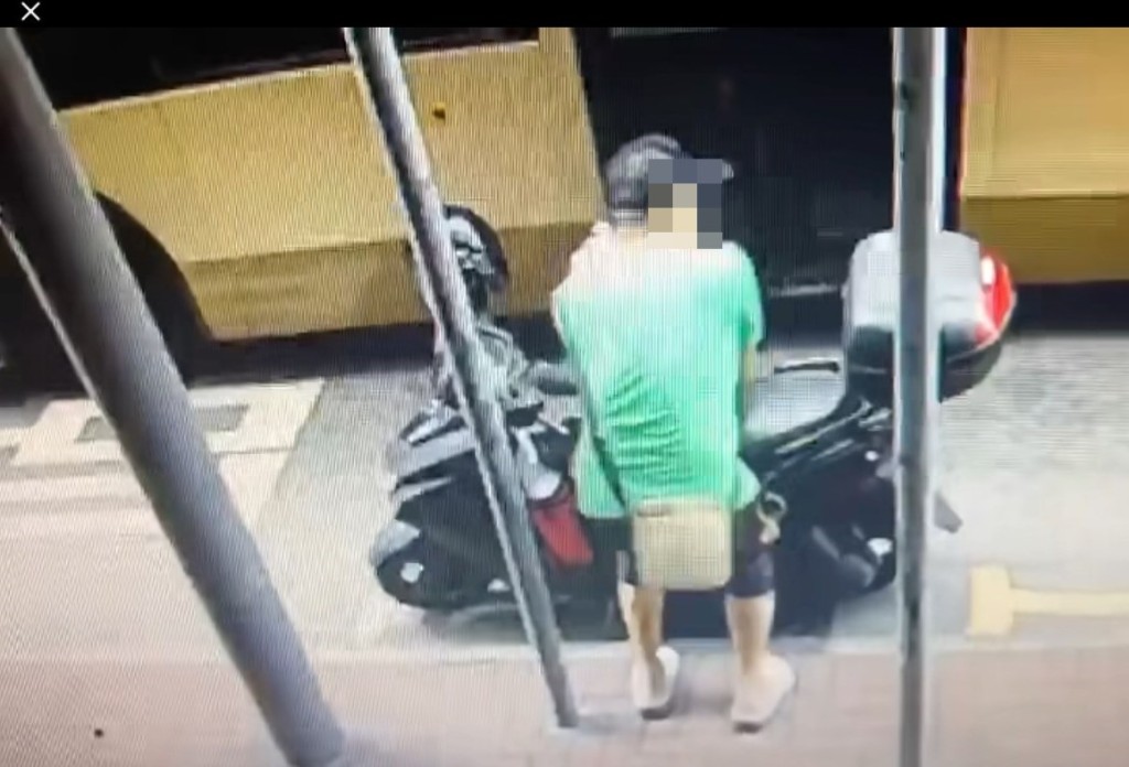 天眼短片除了收錄到現場的雜聲外,還 聽到男子聲音,當中提及「呢個,綠色 」、「唔係喎」、「咦,係,返轉頭」、 「唔該、唔該」,似乎是有人翻查天眼 時的對答。 天眼短片除了收錄到現場的雜聲外,還 聽到男子聲音,當中提及「呢個,綠色 」、「唔係喎」、「咦,係,返轉頭」、 「唔該、唔該」,似乎是有人翻查天眼 時的對答。