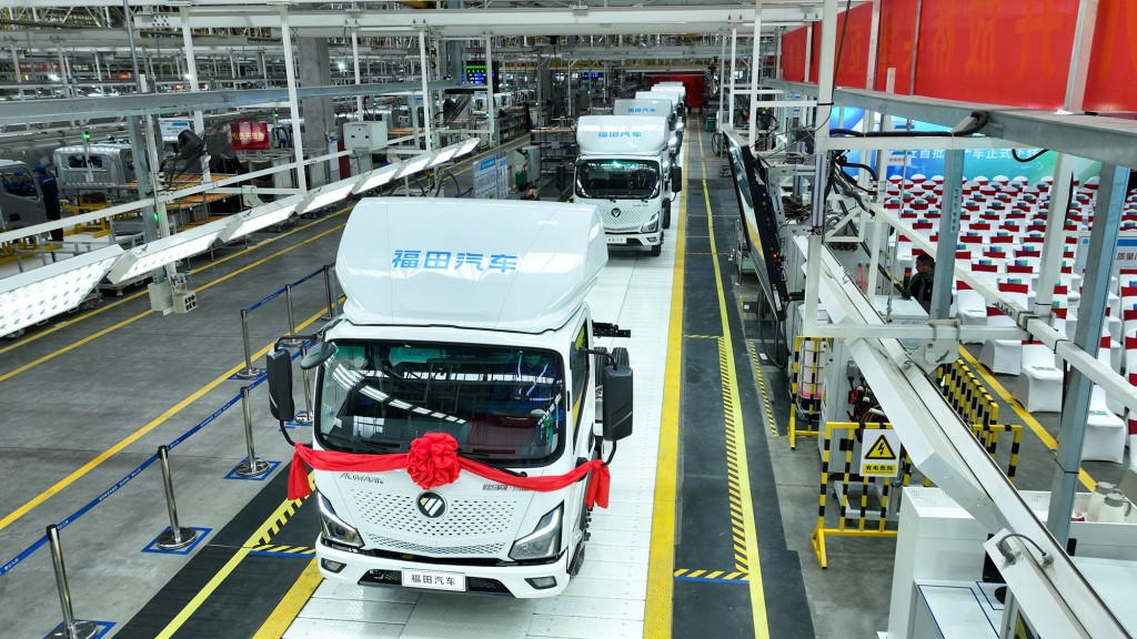 1月8日，河南首批商丘产新能源轻卡车出厂。 中新社