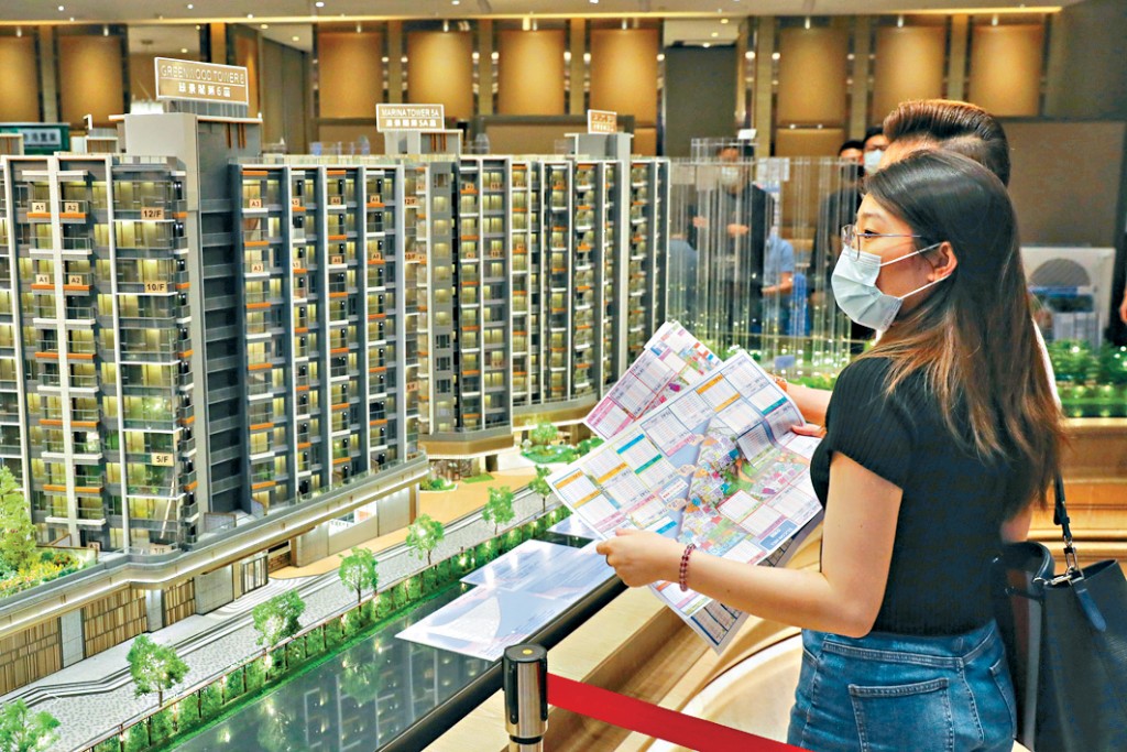 新一份《施政報告》提出，就外來人才置業印花稅實施「先免後徵」。