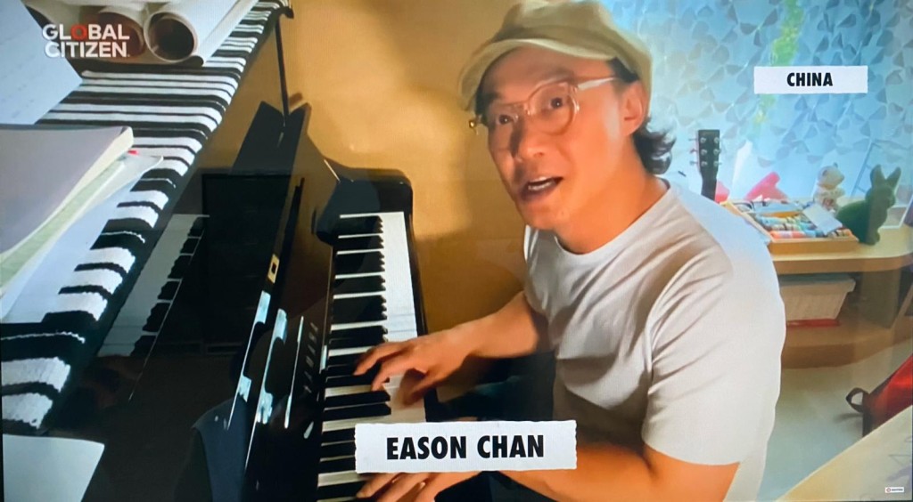 Eason早前代表香港演出《全球.樂在家中》演唱會。