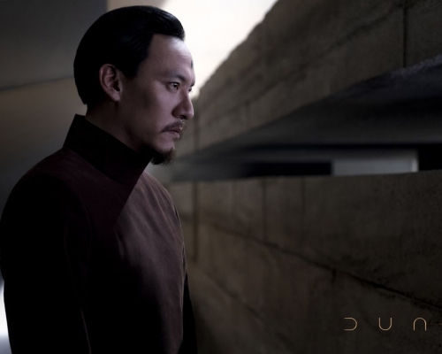 張震造型極具神秘感。