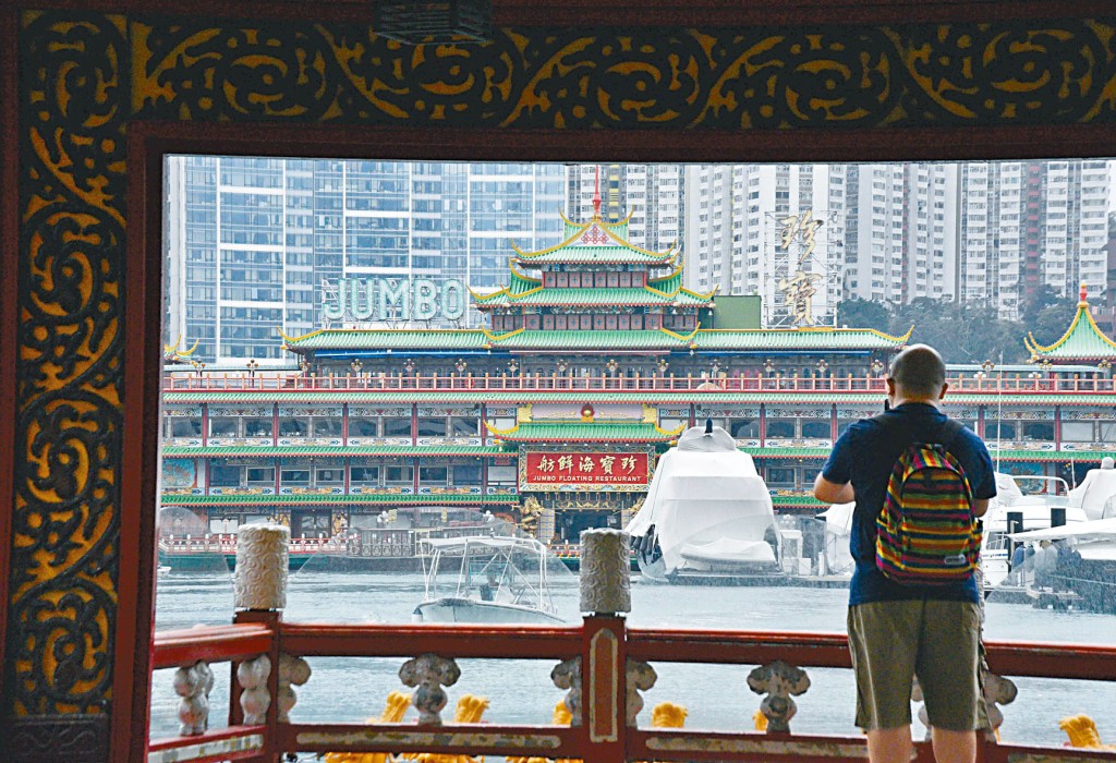 香港仔珍寶海鮮舫下月移離香港。