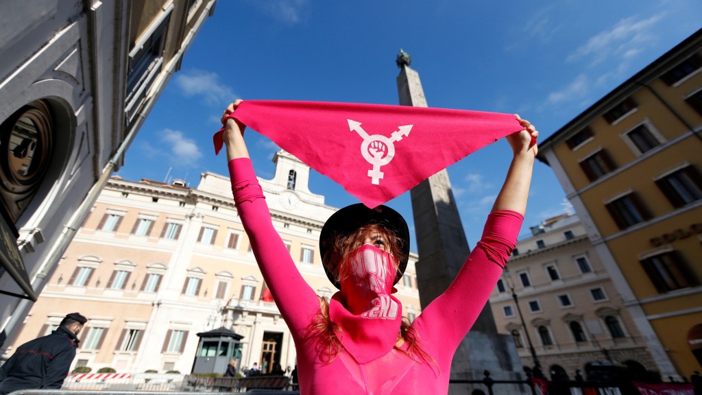 2020年，意大利妇女在罗马参加国际消除对女性使用暴力日的示威活动。 路透社
