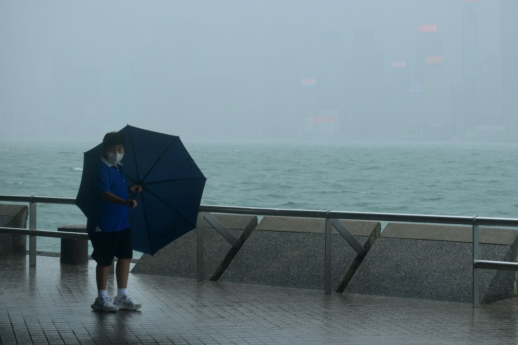 颱風「暹芭」正遠離香港。
