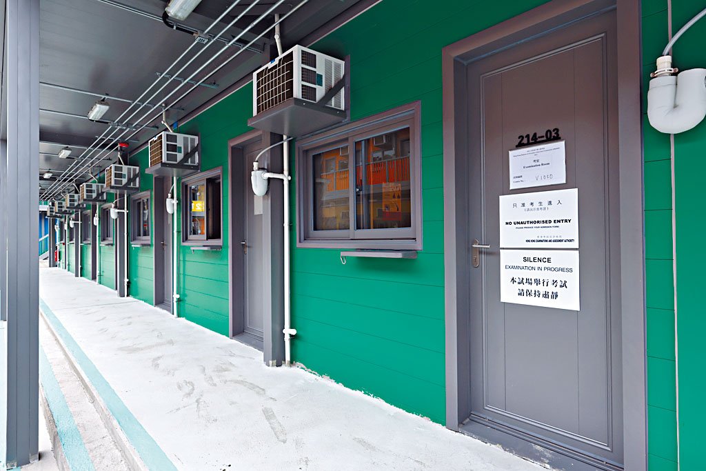考評局去年於竹篙灣檢疫中心設置考室。