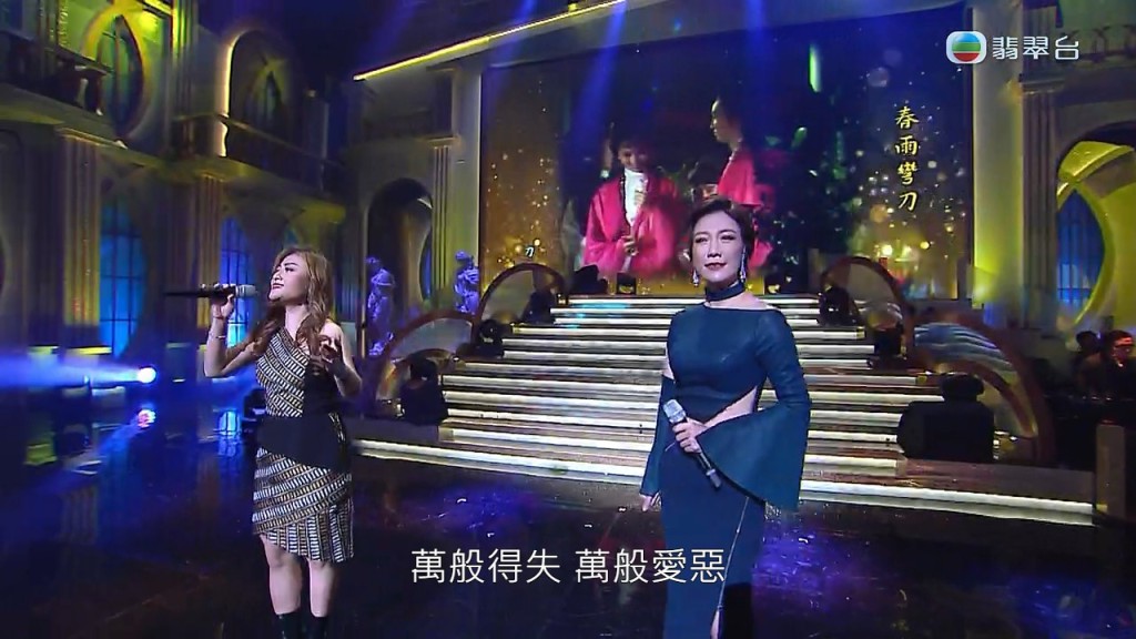 龍婷與李佳日前在《萬眾同心公益金》合唱《刀神》主題曲《春雨彎刀》。