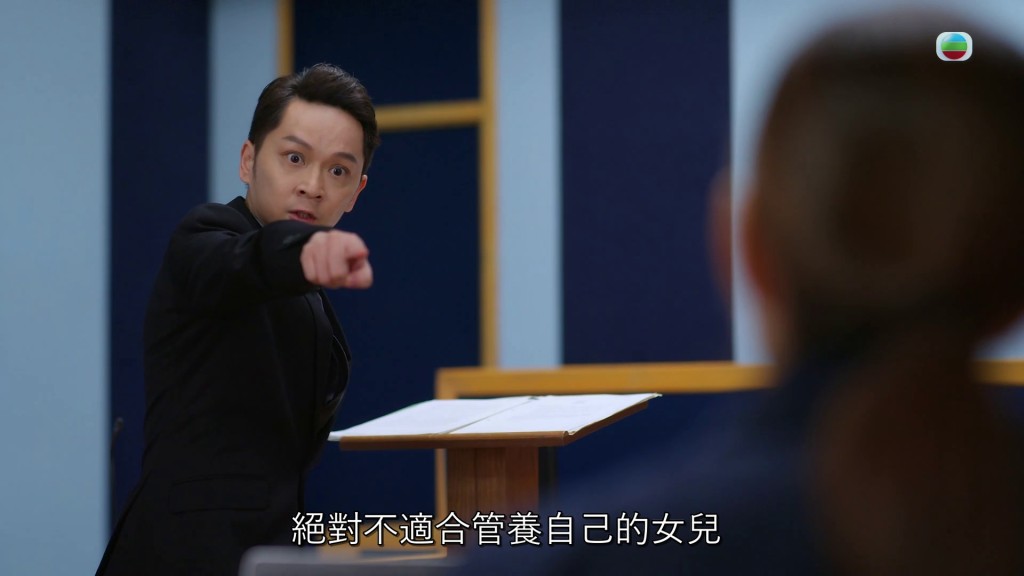 在最近播出的《婚后事》，邓智坚饰演大律师Gordon，与陈自瑶大斗法。