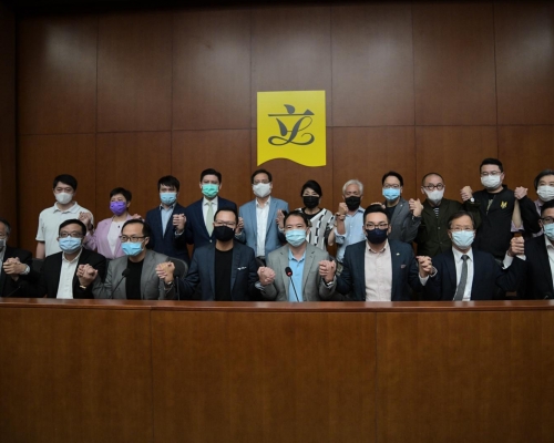 民主派議員指，如被中央DQ，會總辭抗議。