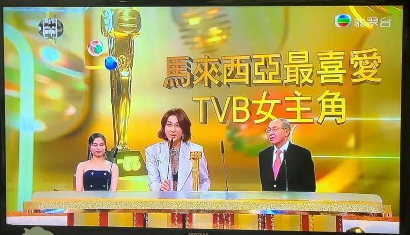 楊茜堯重演2021年鍾嘉欣在《星空下的仁醫》被全民力撐,最終只獲「大馬視后」一幕。 楊茜堯重演2021年鍾嘉欣在《星空下的仁醫》被全民力撐,最終只獲「大馬視后」一幕。