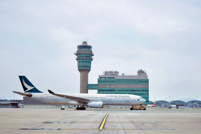 國泰航空一班由上海抵港航班兩度急降失敗，最終降落深圳寶安機場。資料圖片