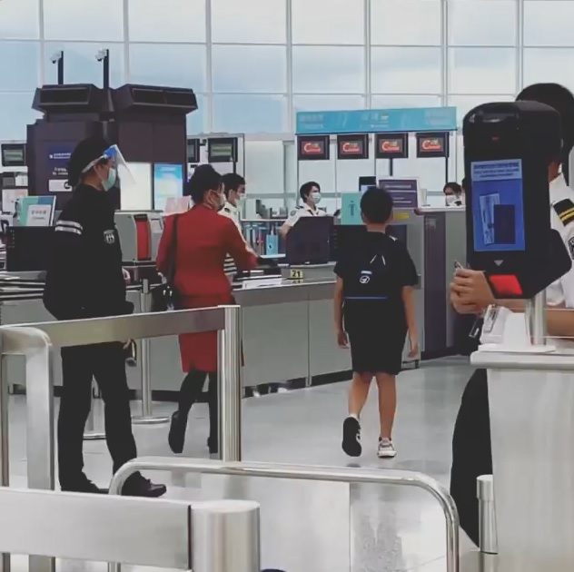 有空姐照顧。