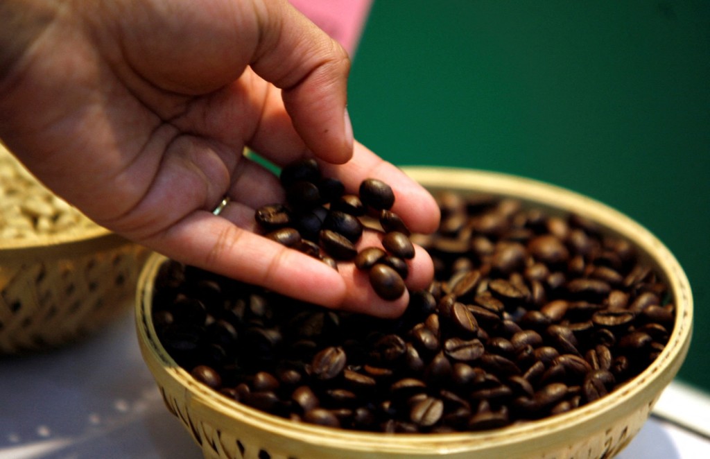 一杯咖啡大约含有百多毫克咖啡因。路透社
