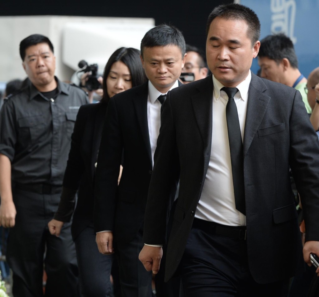 阿里巴巴創辦人馬雲（右二）。