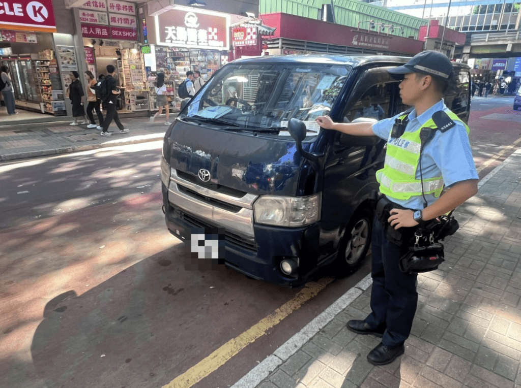 警油尖區打擊違泊黑點 單日發501張牛肉乾拖走5車。警方圖片