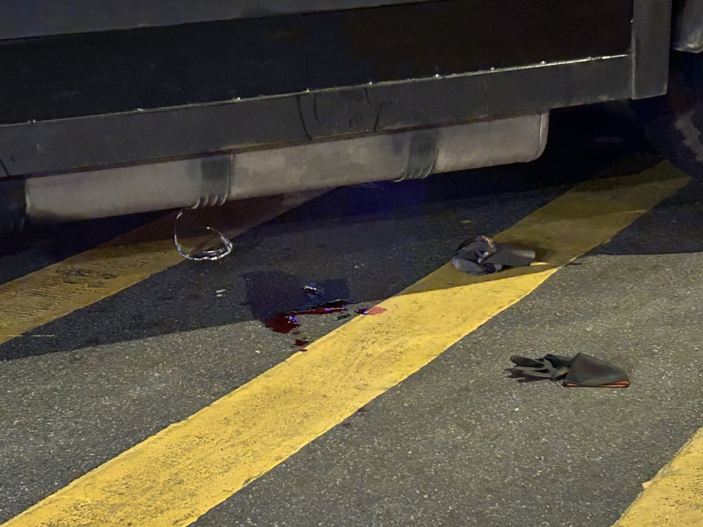 現場遺下一灘血迹。曾志恒攝