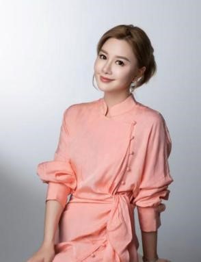 頌缽療癒師：梁微 Nicole