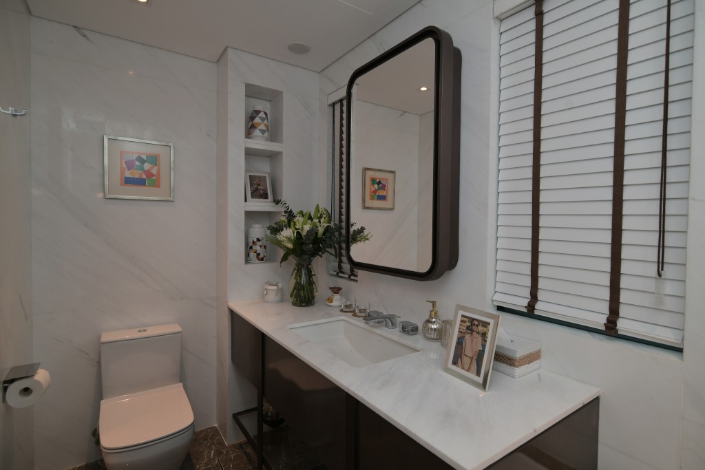 浴室配合智能家居科技，備有智能浴室鏡。