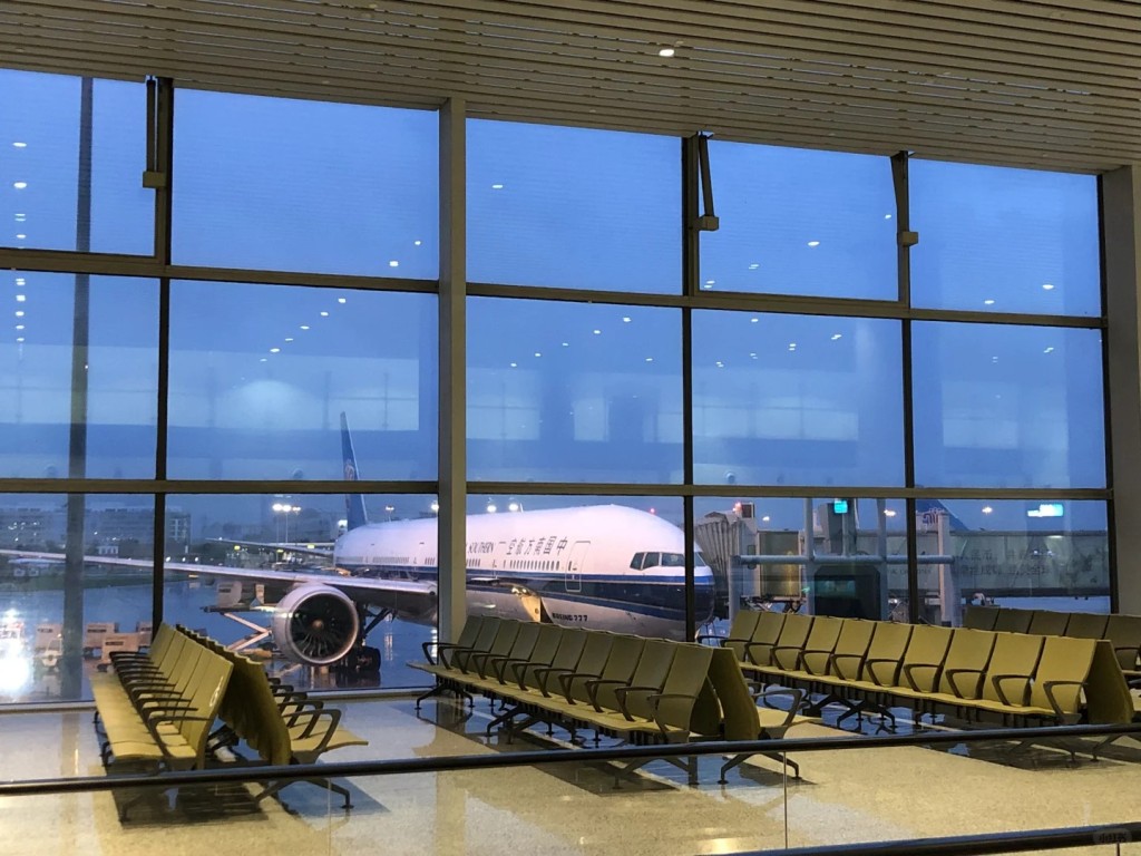 白雲機場暫未證實旅客向飛機發動機投硬幣事件。