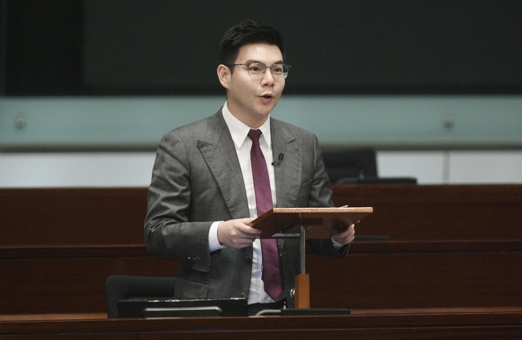 谭镇国建议，在锦上路或上水站等大型交通枢纽，安排直达口岸的巴士路线，