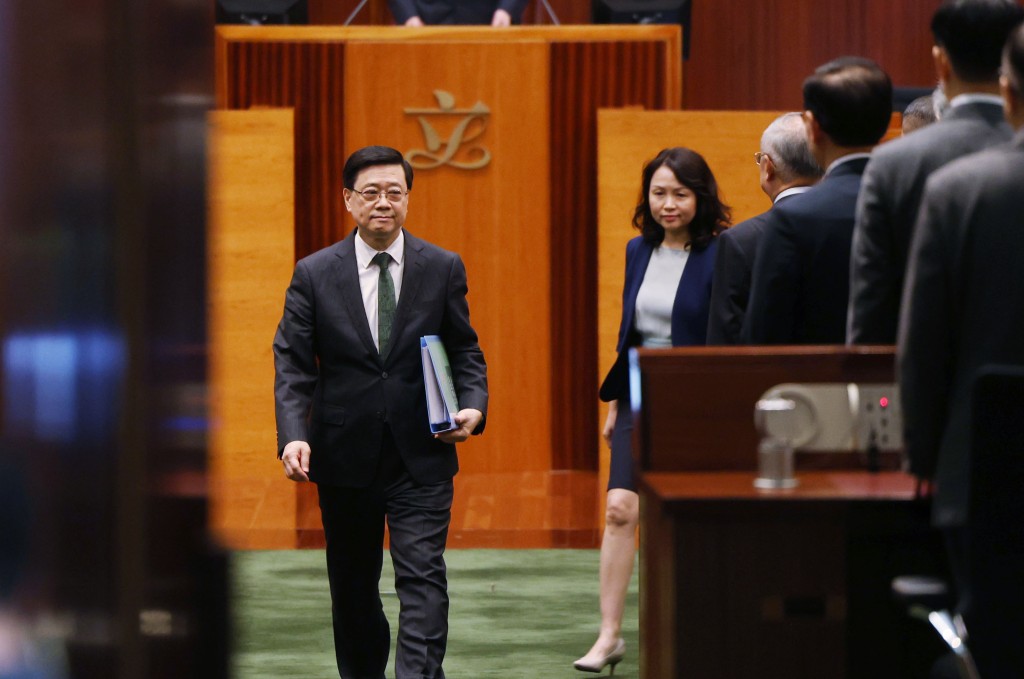 将在今年年底前引入「三层防范机制」，设立「行政长官反恐督导组」。 苏正谦摄