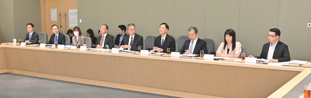 選舉管理委員會主席陸啟康法官今日(26日)下午主持危機管理委員會首次會議。政府新聞處圖片 選舉管理委員會主席陸啟康法官今日(26日)下午主持危機管理委員會首次會議。政府新聞處圖片