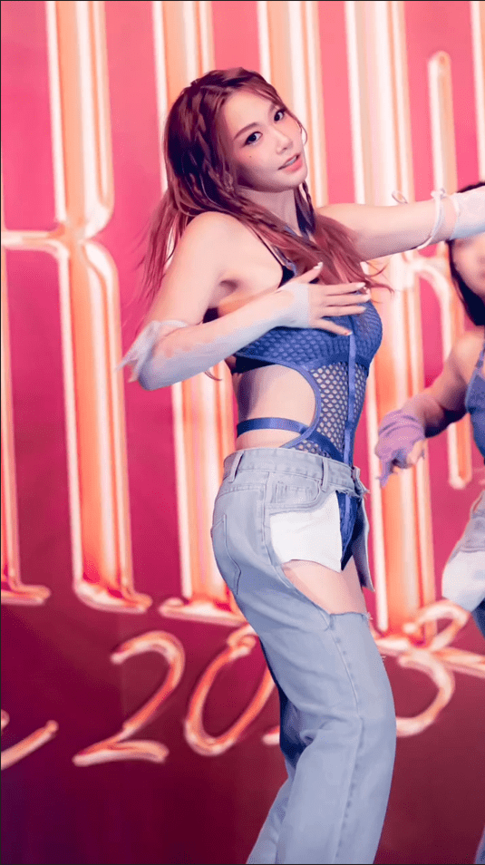 Rose Ma曾穿上性感裝束，在台上跳火辣辣的舞，令現場立即升溫。