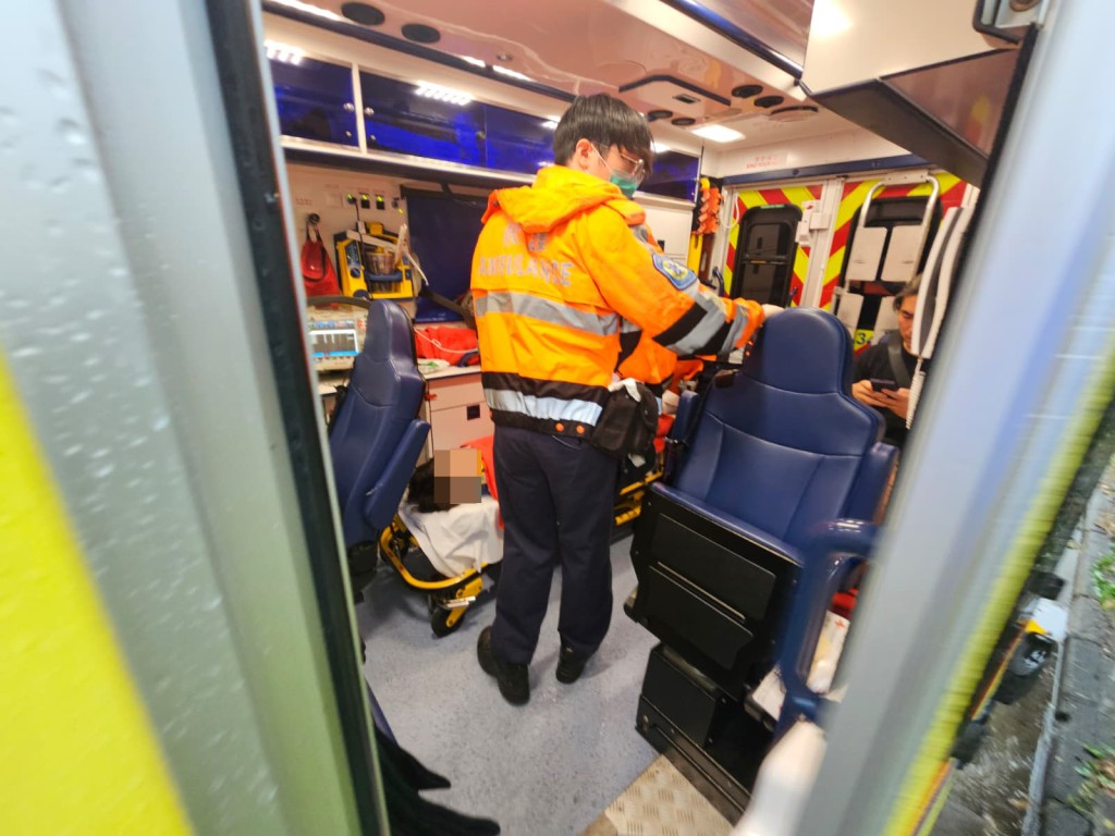 車禍中,至少3人受傷。 車禍中,至少3人受傷。