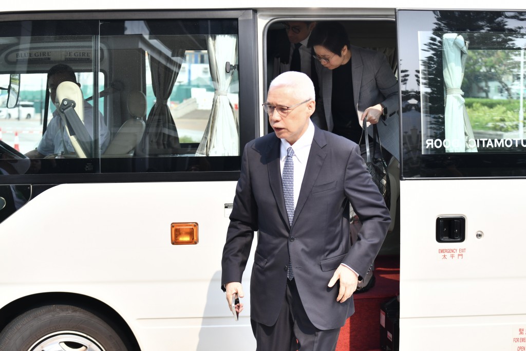 委員歐陽伯權。