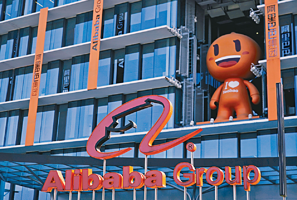 ■「股神」巴菲特拍檔芒格，於10月增持阿里巴巴。
