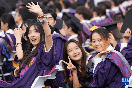 社會擔心K字簽證會對大學生就業造成壓力。新華社