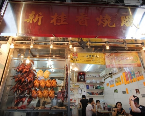 新桂香燒臘店因違反《食物業規例》,須被暫時吊銷牌照7天。 網上圖片