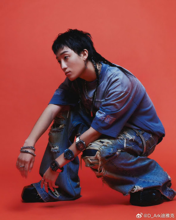 D.Ark近日剛推出新歌又另簽新經理人公司,卻在此時惹官非。 D.Ark近日剛推出新歌又另簽新經理人公司,卻在此時惹官非。