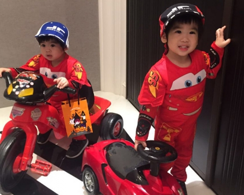 Jenson與Kyson都受到爸爸的影響，二人都很鍾意車。