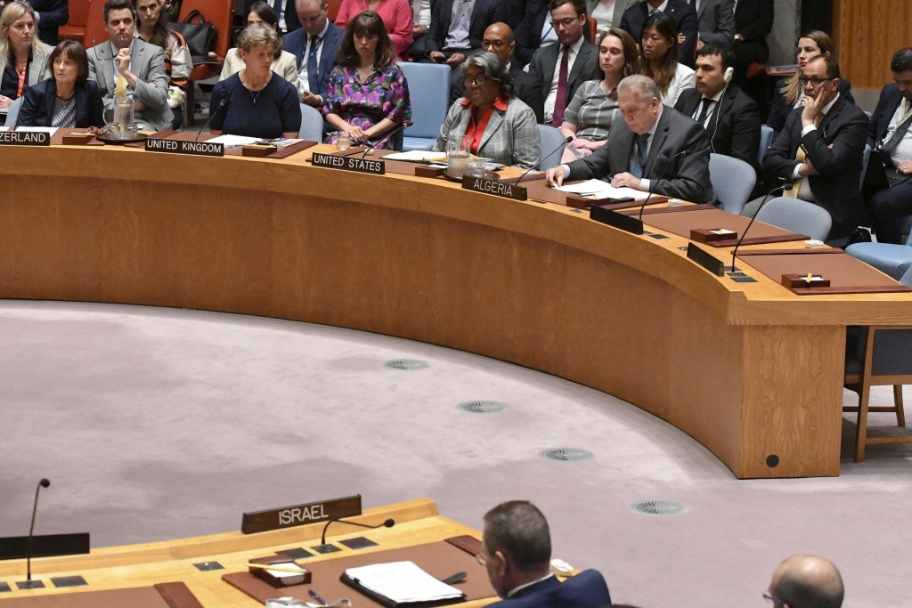 停火决议获得安理会15个成员国中14个国家支持。路透社