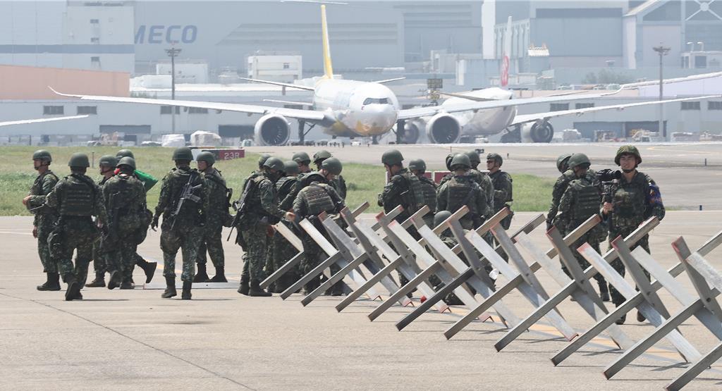 演習有桃園機場執行反機降作戰項目。中時