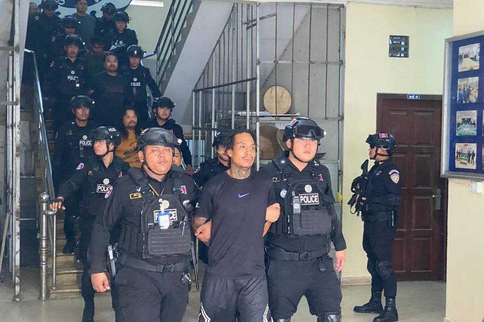 柬埔寨牙科医院劫囚事件，11名疑犯今早被押往金边初级法院。（图：《柬中时报》）