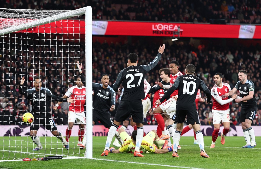 加比爾馬加希斯為阿仙奴打開紀錄。路透社