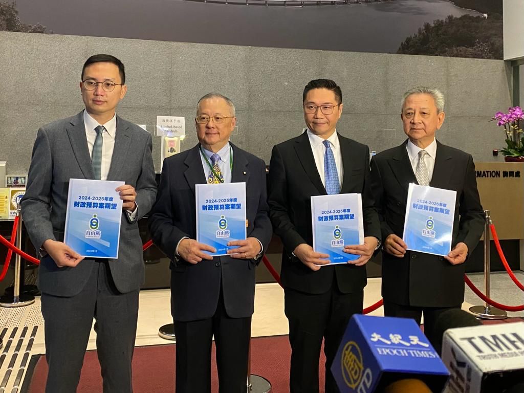 自由黨建議當局以短期措施方式向香港永久性居民開徵「海陸空離境稅」。