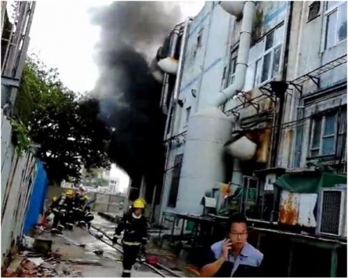 現場產生大量濃煙。網圖