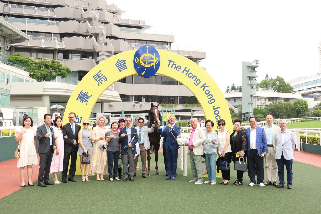 「河好運」季內贏馬，李子彬都有在凱旋門拉頭馬。