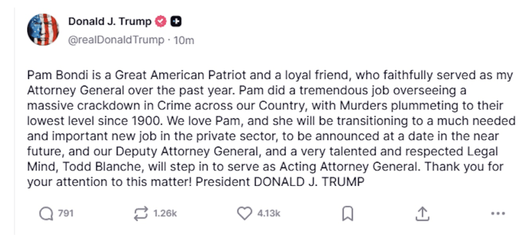 特朗普其後在社交媒體發文，形容邦迪是「偉大的美國愛國者及忠誠的朋友」，讚揚她過去一年令美國治安好轉，並指她將轉往私營機構擔任「極為重要」的新職位。