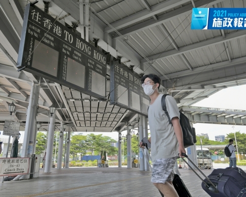 林鄭指眼前頭等大事仍然是令社會繼續盡最大努力穩控疫情,以達致早日恢復跨境人員正常往來。資料圖片