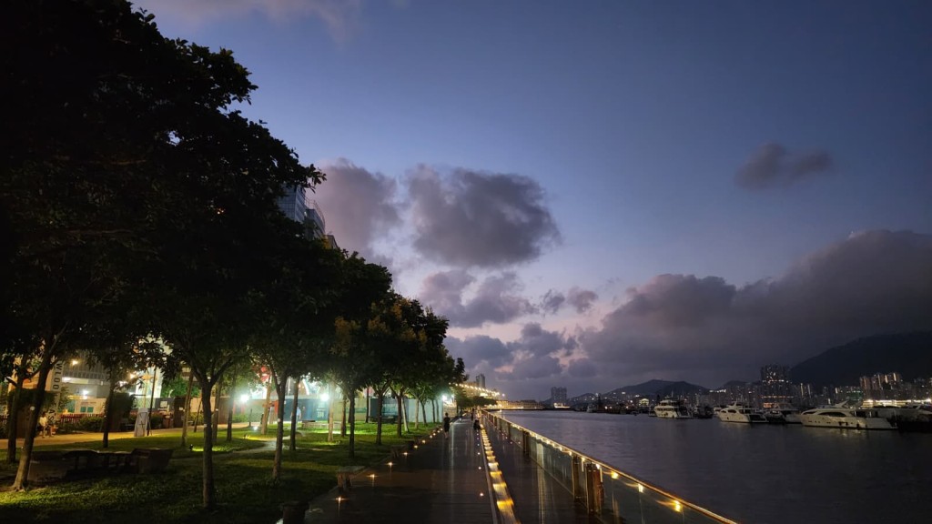 天文台 | 国庆天气日间酷热晚间存变数 季候风抵港时间或影响维港烟花汇演